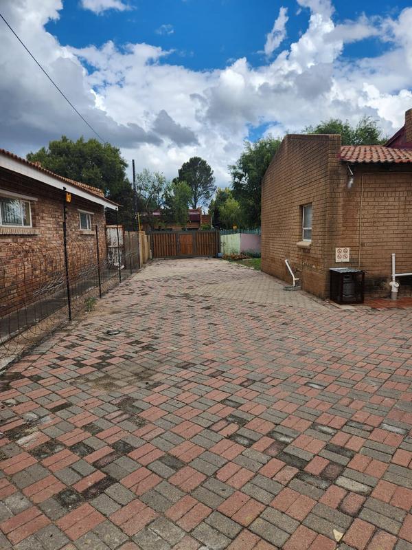 10 Bedroom Property for Sale in Montshioa North West